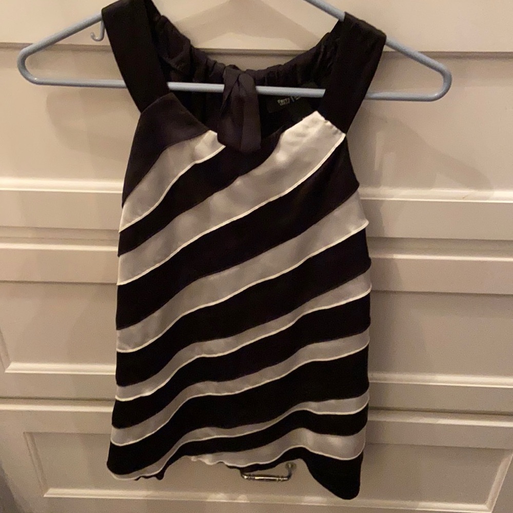 White House Black Market Black and white sleeveless blouse